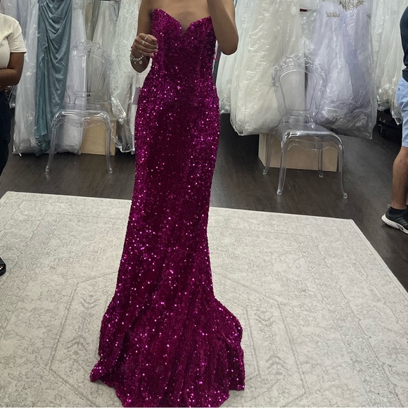 Prom Dress For Sale!Size 0. Pink Sequin Dress. Back is lace. Can be tied. - Picture 2 of 4